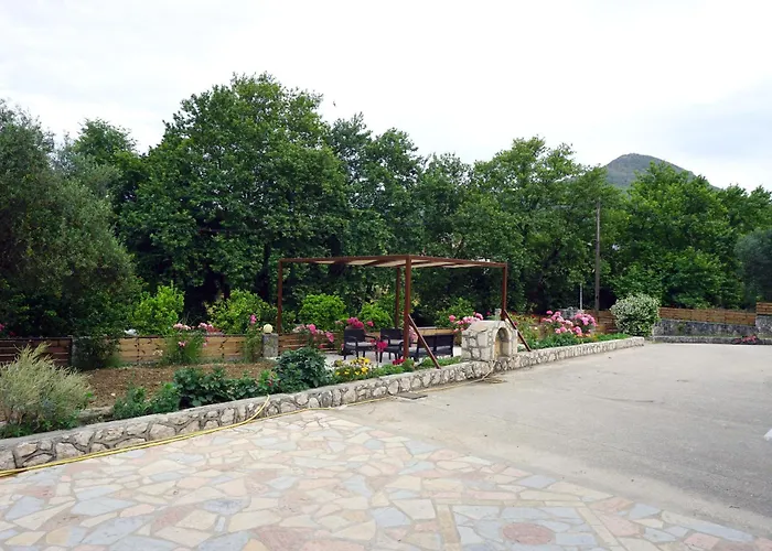 Dimitris Hidden Paradise - Three Bedroom *