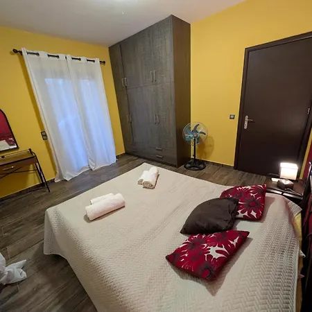 Dimitris Hidden Paradise - Three Bedroom דירה