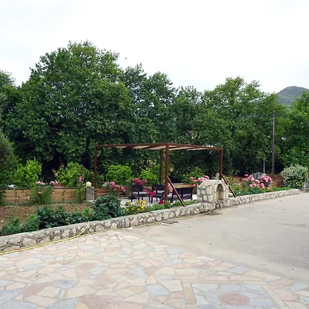 Dimitris Hidden Paradise - Three Bedroom *